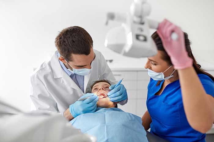 استخدام دستیار دندانپزشک